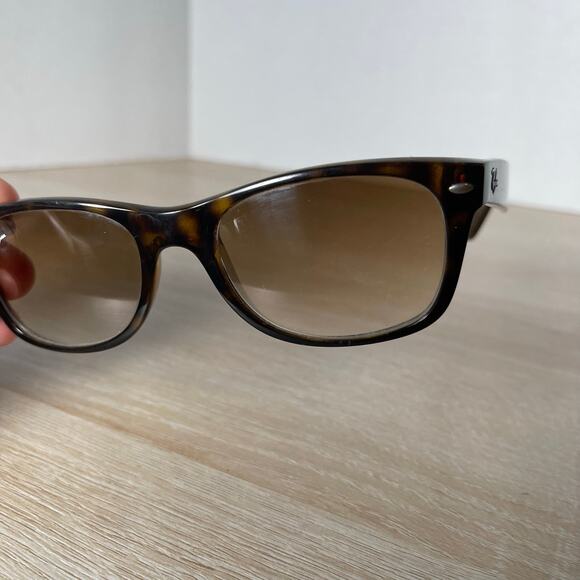 Ray-Ban RB2132 New Wayfarer 710/51 Sunglasses Tortoise 52-18-145 PARTS Italy - Picture 8 of 9